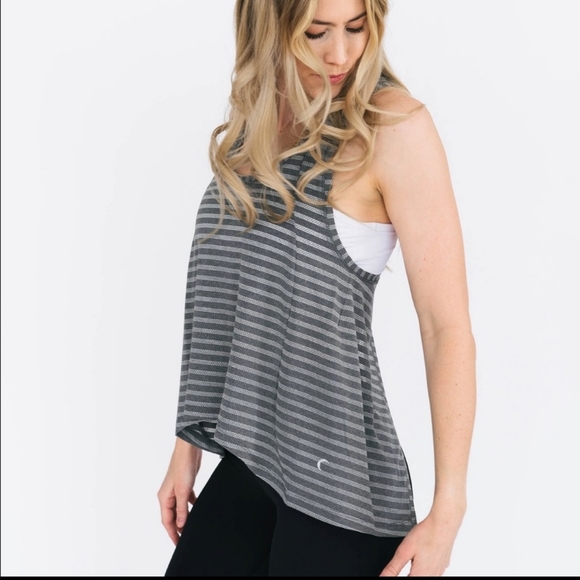 NWT Zyia Gray Nimbus Split Back Tank - Picture 4 of 5
